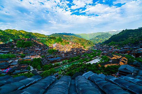 貴州旅游6日游 醉遇梵人  6日游 黃果樹+梵凈山+荔波小七孔+西江千戶苗寨+鎮遠古鎮+遵義茅臺6日游