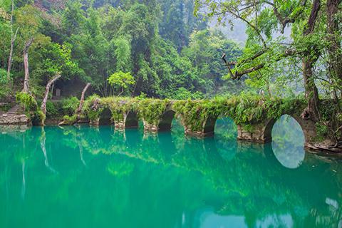 貴州旅游6日游 醉遇梵人  6日游 黃果樹+梵凈山+荔波小七孔+西江千戶苗寨+鎮遠古鎮+遵義茅臺6日游